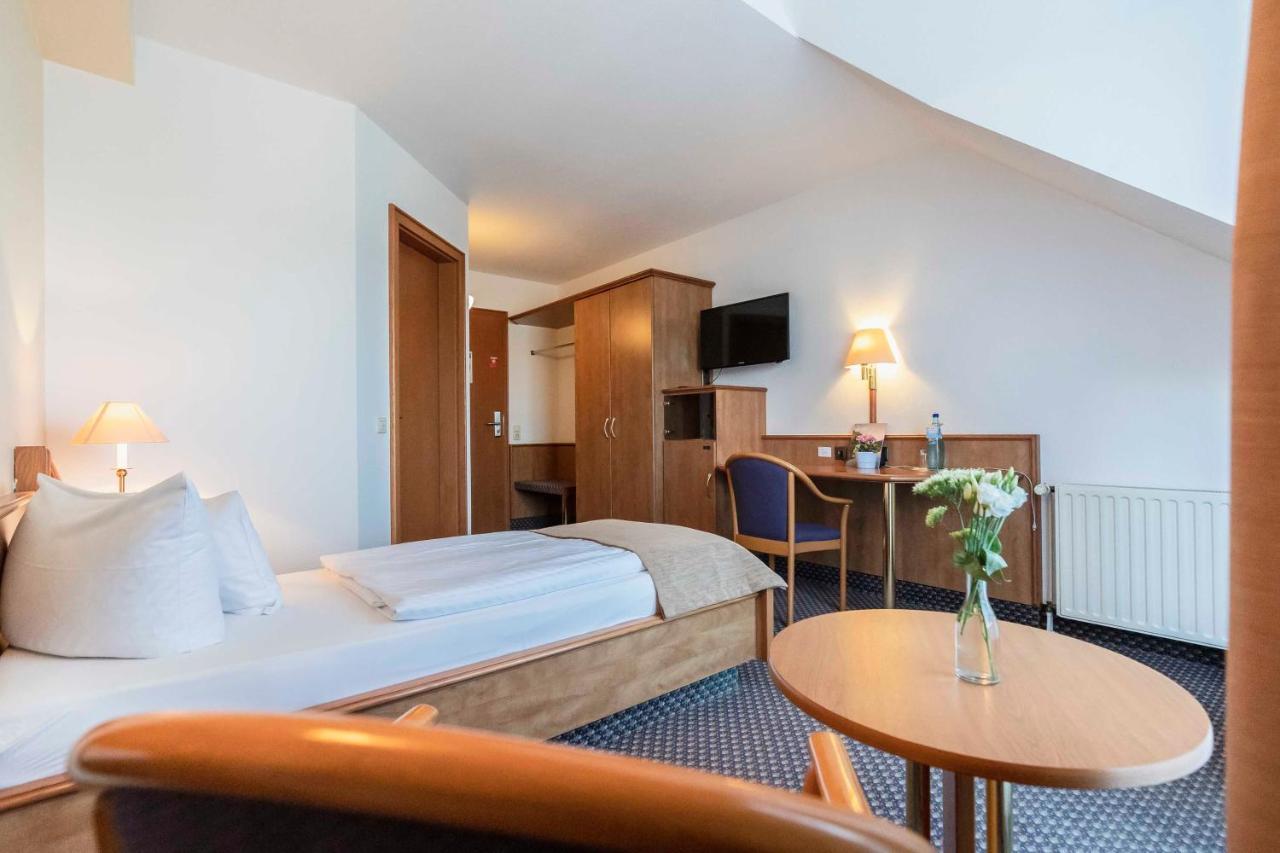 Hotel Markgraf เลห์นิน ภายนอก รูปภาพ