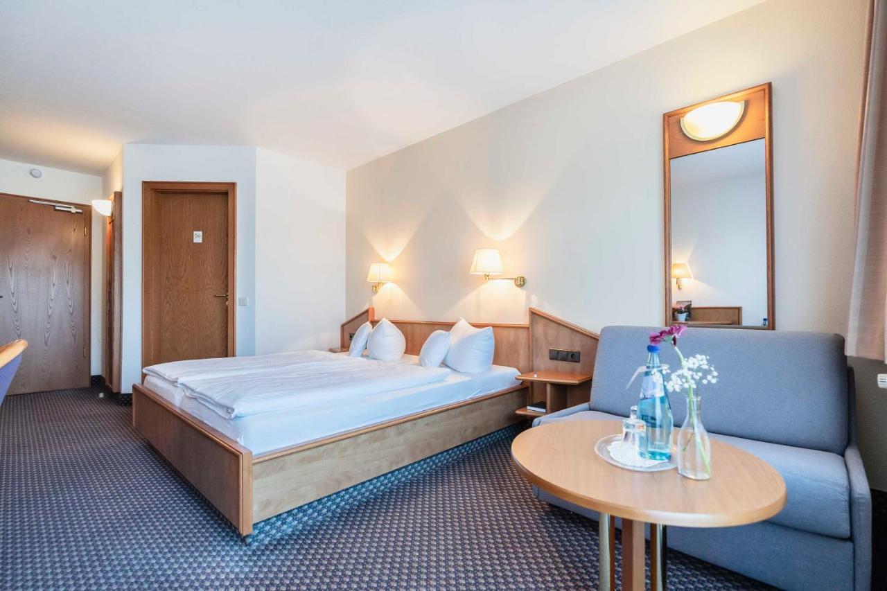 Hotel Markgraf เลห์นิน ภายนอก รูปภาพ