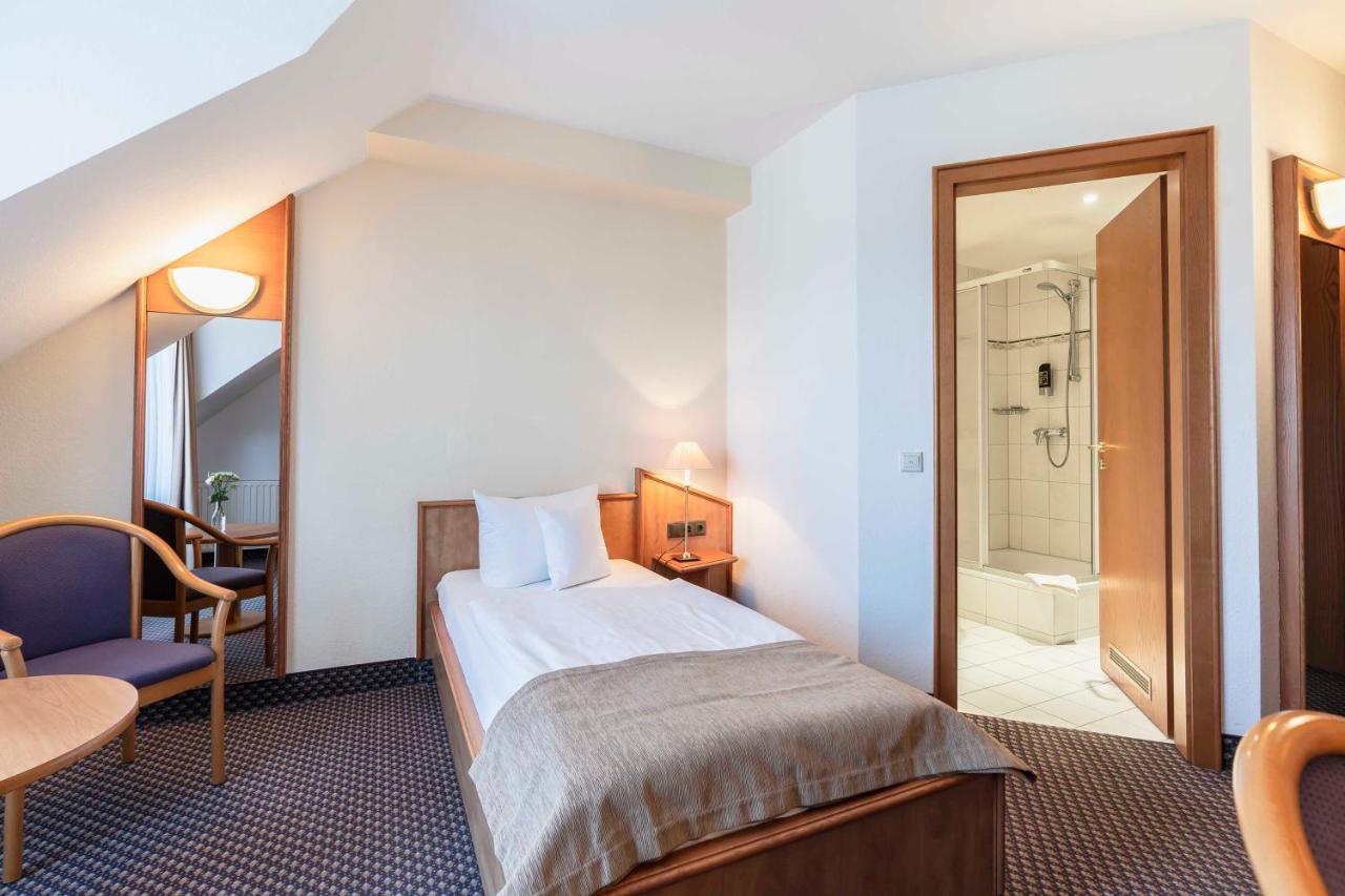Hotel Markgraf เลห์นิน ภายนอก รูปภาพ
