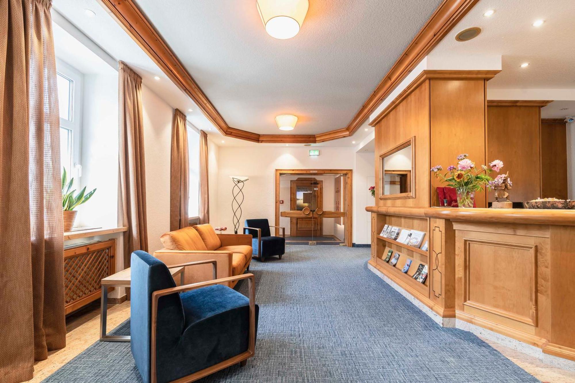 Hotel Markgraf เลห์นิน ภายนอก รูปภาพ
