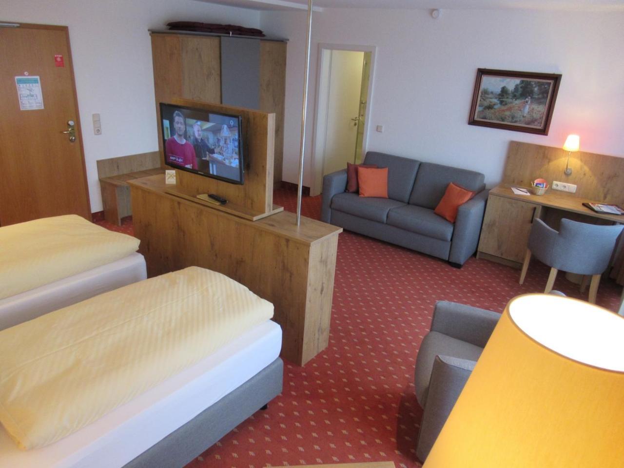 Hotel Markgraf เลห์นิน ภายนอก รูปภาพ
