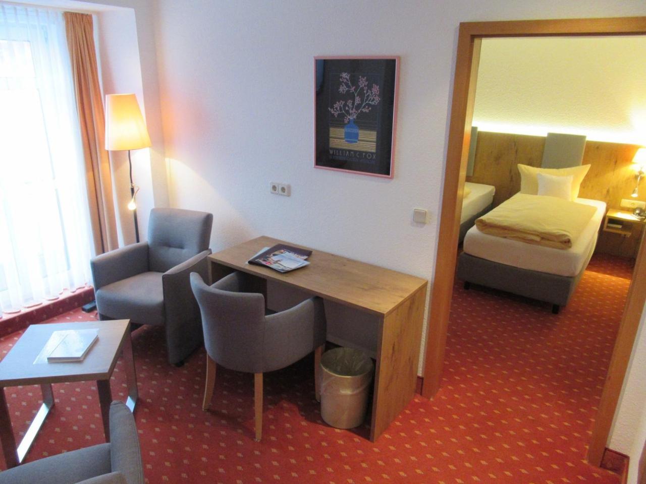 Hotel Markgraf เลห์นิน ภายนอก รูปภาพ